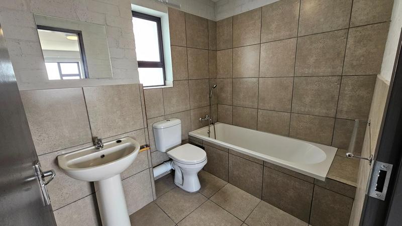 To Let 2 Bedroom Property for Rent in Goodwood Central Western Cape